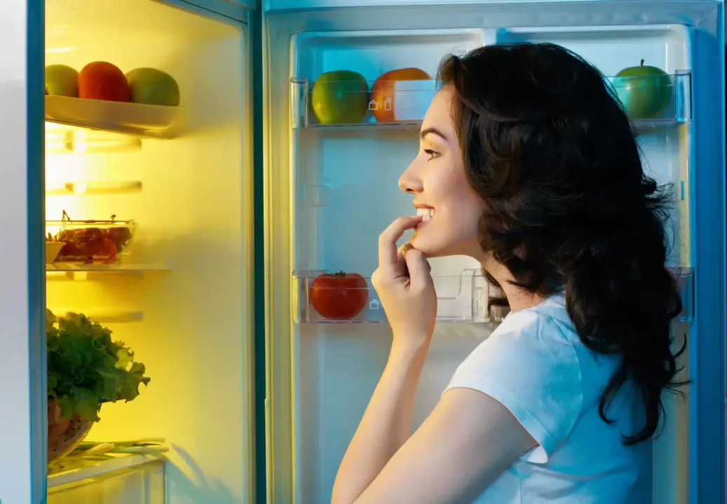 girl looks in the fridge during rapid weight loss